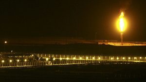 El momento exacto en que la fuerza aérea saudí intercepta un misil al norte de Riad