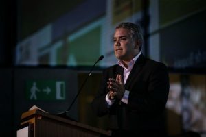 Uribe: gobierno Santos busca construir un montaje contra el candidato Iván Duque