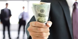 ¿Cuándo es necesario comprar dólares en lo que resta del 2018?