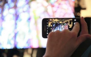 ¿Le gusta ver películas y deportes en su TV? Arme una sala de entretenimiento en su hogar
