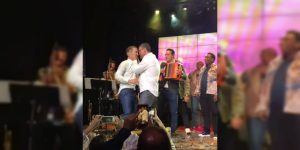 El beso que se robó el show en el matrimonio de Guillermo Vives