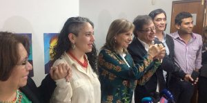 Gustavo Petro presenta a Ángela María Robledo como fórmula vicepresidencial