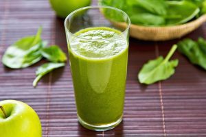 Desintoxica tu cuerpo con este jugo verde