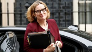 Dimite la ministra del Interior del Reino Unido