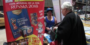 Así está la fiebre por el álbum Panini en Bogotá