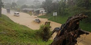 Hay inundaciones por lluvias en la vía Silvania- Bogotá