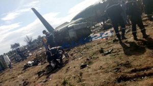 PRIMERAS IMÁGENES: Se estrella un avión militar con 200 personas en Argelia
