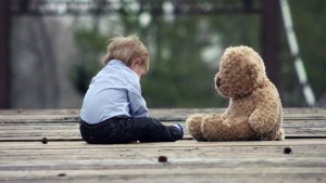 “Te voy a matar”: Detienen a una argentina por maltrato de su hijo, grabado por la niñera