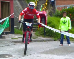 Un colombiano es el ganador de la primera jornada de la copa mundo de enduro