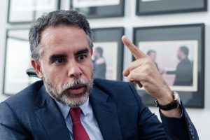“Hay que revisar la tregua con el ELN”: Armando Benedetti