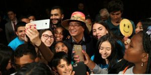 El niño que conmocionó a Gustavo Petro con un inesperado calificativo El niño que conmocionó a Gustavo Petro con un inesperado calificativo