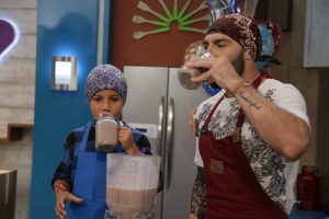 Leo y «Leo junior» preparan un delicioso néctar
