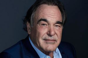 El director de cine Oliver Stone da conferencia en Colombia