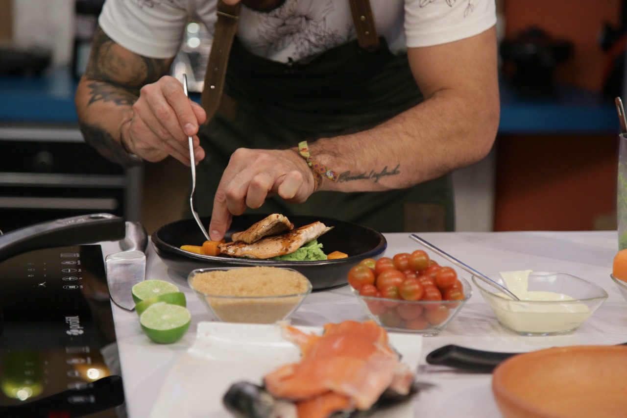 Trucha asada con puré de arveja, ¿te suena?
