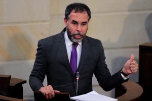 “Miente Noticias CM& al decir que yo busqué una cita con Uribe”: Armando Benedetti