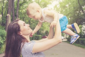 Los mitos urbanos para madres primerizas más comunes en Colombia