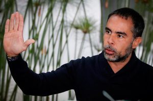 El Senador Armando Benedetti preocupado por los ciudadanos que siguen pagando el alto precio de la gasolina.