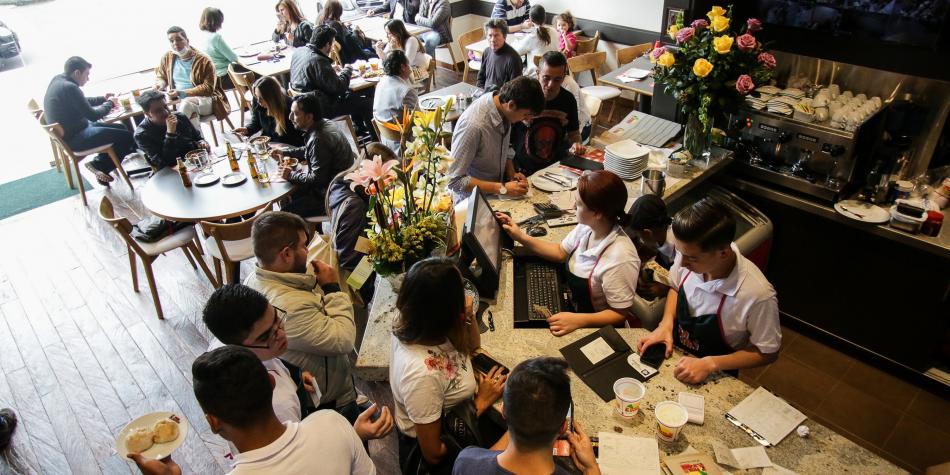Con apuesta por la nostalgia, la Pizza Nostra vuelve a abrir en Bogotá