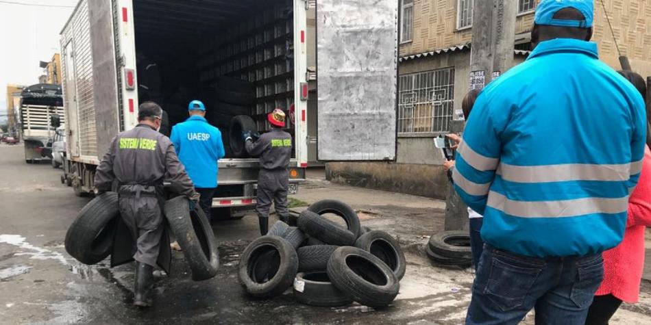 Usan residuos de llantas para obras viales en Bogotá