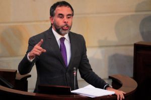 La filtración de falsos empleados de empresas y entidades como jurados de votación es un asunto de interés de la Registraduría”: Armando Benedetti