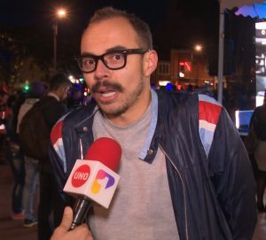 'El besatón electoral', para emplear la lengua para amar