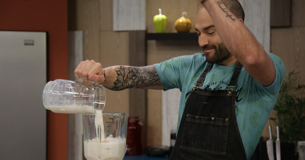Jugo de níspero, esa pequeña conocida fruta dulce con toques ácidos que debes preparar