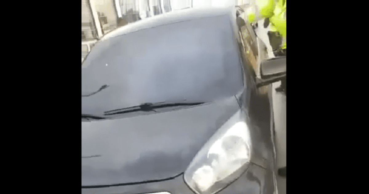 Huir en reversa y agredir a las policías: mujer y evitar riesgo contra Uber y El Dorado