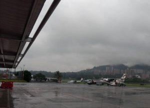 Tras cuatro horas de cierre, reabren aeropuerto Olaya Herrera