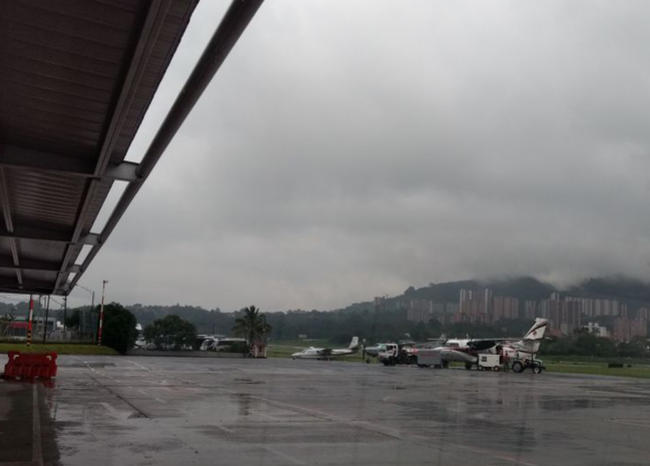 Tras cuatro horas de cierre, reabren aeropuerto Olaya Herrera