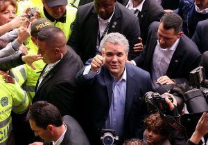 Duque obtiene la victoria en la primera ronda en las elecciones de Colombia, seguido del socialista Petro