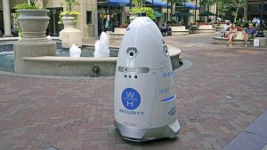 Acusan al robot de seguridad de un aeropuerto de Nueva York de lanzar miradas “lascivas” a mujeres