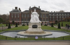 El lujoso palacio en el que vivirán el príncipe Harry Meghan Markle