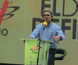 Vicky Dávila le dijo a Fajardo que va a votar por él