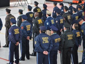 Los vigilantes, más allá de portar un uniforme y un arma, hombres y mujeres  capacitados en diferentes áreas