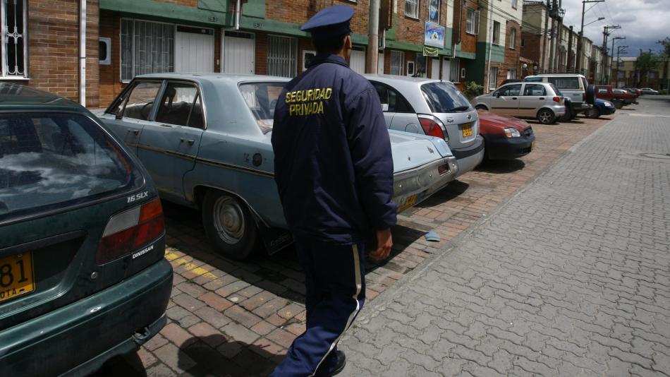 Frente de seguridad 12, vigilantes privados para patrullar el barrio Chicó ante la escases de unidades  policiales que contrarresten el accionar delictivo