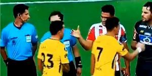 ¡Feo gesto! Carlos Tévez se negó a saludar a Teófilo Gutiérrez