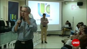 Álvaro Uribe criticó a los profesores y reiteró en la censura a Noticias Uno