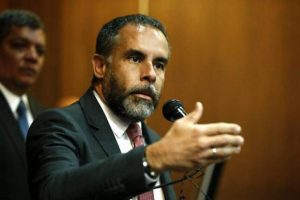 “Renuncio a la ponencia del proyecto de reglamentación de la JEP, porque aquí todos están mamando gallo”: Armando Benedetti