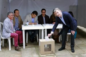 Así Juan Manuel Santos ejerció su derecho al voto