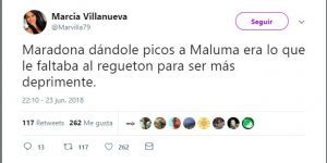El beso entre Maluma y Maradona que despierta burlas en redes sociales