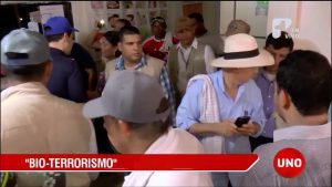 Campaña uribista acusa a Petro de bioterrorismo por ataque de abejas en Cesar