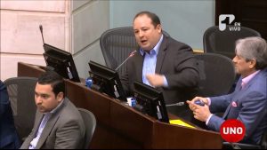 Dilema de 20 senadores que se debaten entre el mundial y las sesiones extras
