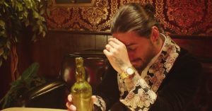 Roban a Maluma casi 800,000 dólares en joyería y relojería en Rusia