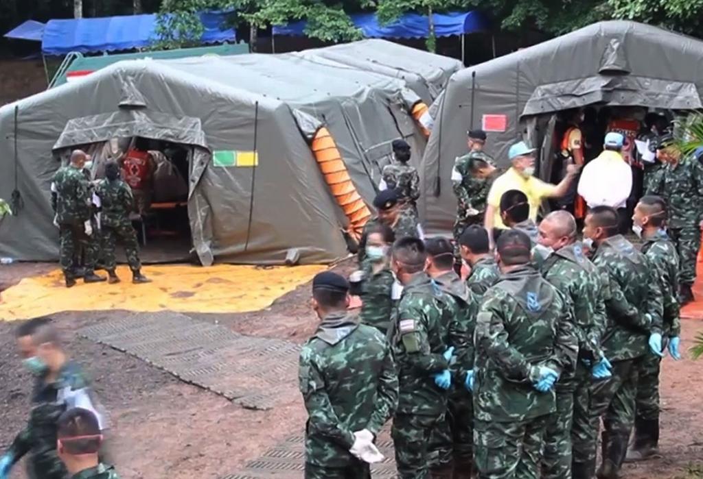 Rescatan al octavo niño atrapado en la cueva de Tailandia