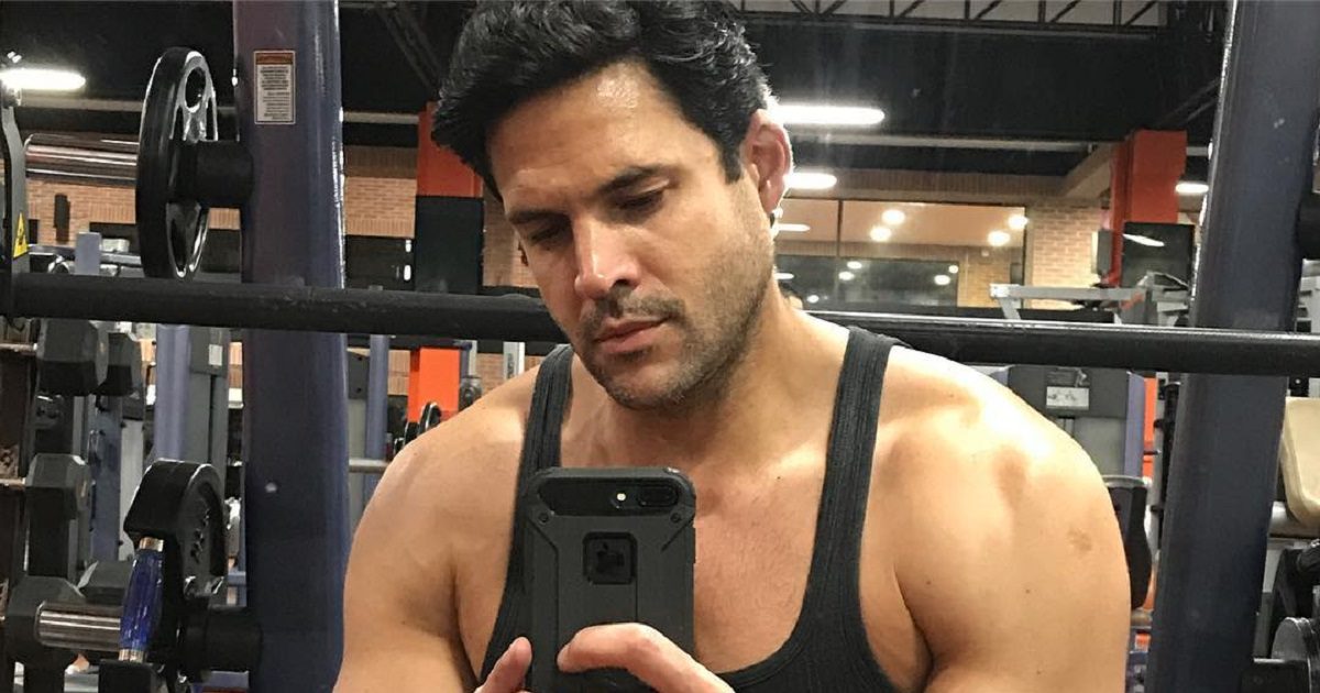 Difícil momento de Alejandro Otero por la salud de su mamá en Venezuela