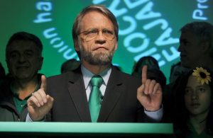 Para pedir respeto, Antanas Mockus se bajó los pantalones en el Congreso