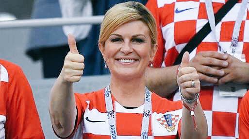 Presidenta de Croacia se descuenta sueldo por animar a su país en el Mundial