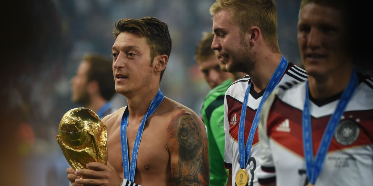 Mesut Özil renuncia a la selección alemana por “racismo”