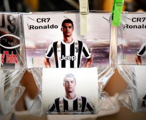Aficionados italianos crean papel higiénico con la imagen de Cristiano Ronaldo