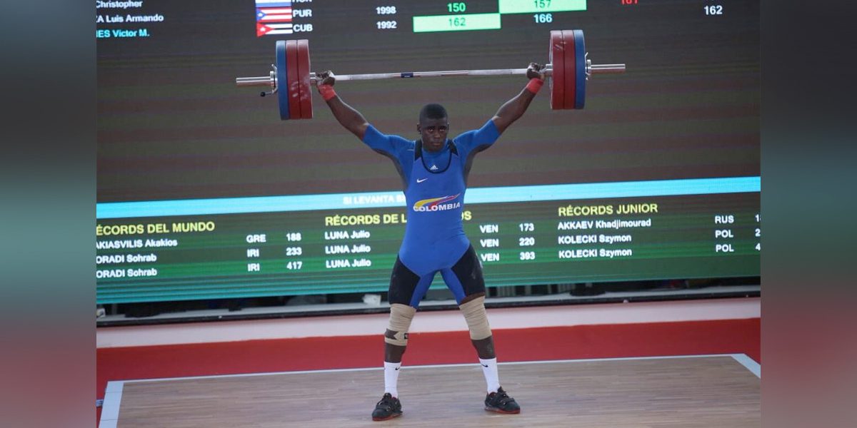 Jhonatan Rivas logró el doblete dorado en pesas